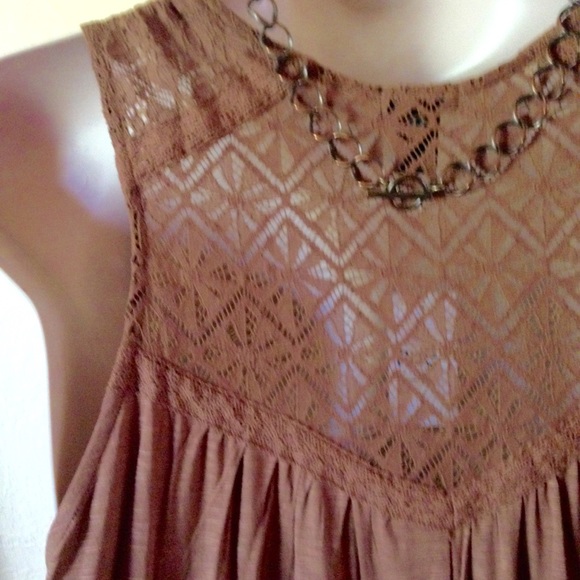 NWT - Size 1X Sleeveless Top with Lace Yoke - Picture 7 of 8